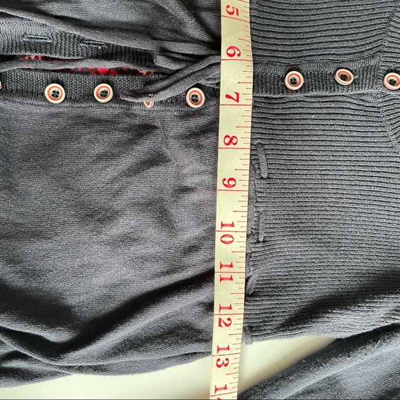 D.E.P.T scoop neck sweater size medium with button detail stretchy with lace - Picture 6 of 8